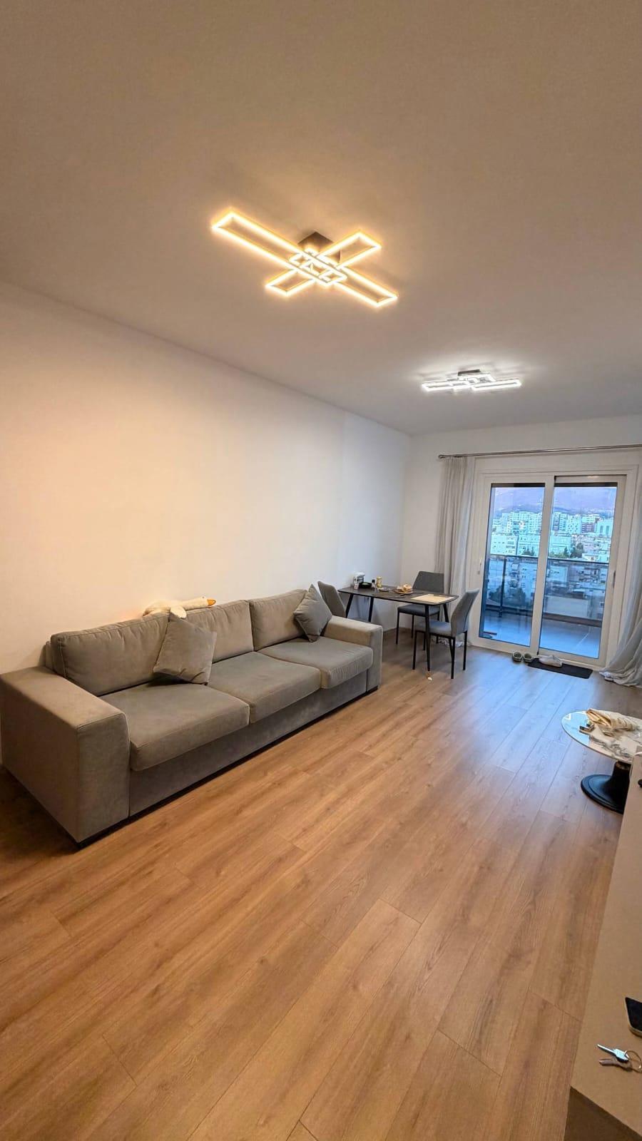 JEPET ME QIRA APARTAMENT 1+1 | PRANË SHKOLLËS SË KUQE – Tiranë