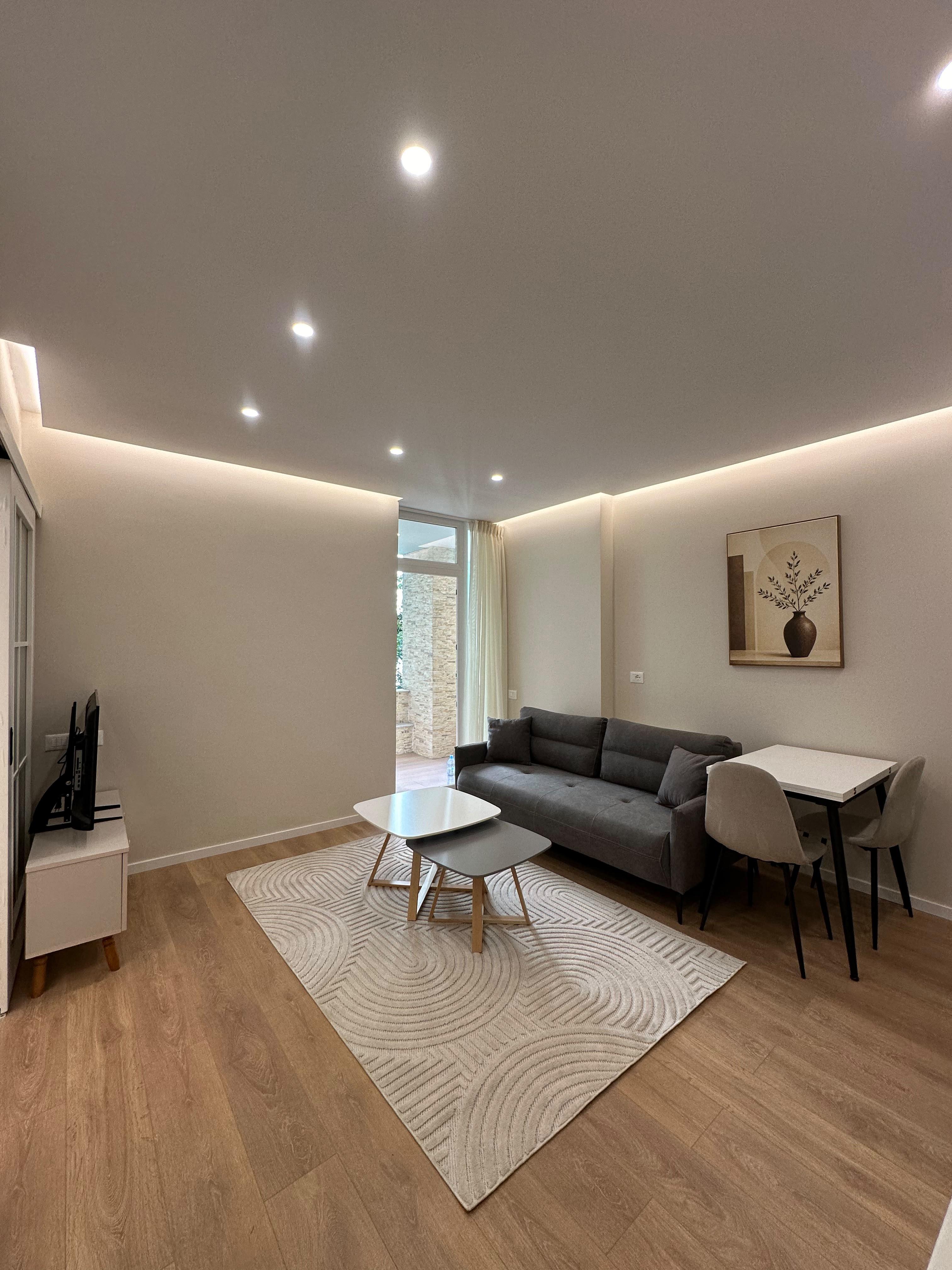 Garsoniere e konvertuar ne 1+1, Komuna e Parisit, per shitje – Tiranë - 1
