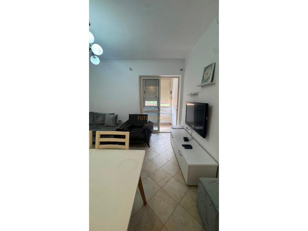 0695135860 Shitet, Apartament 3+1, Rruga Fortuzi, Tiranë – Tiranë