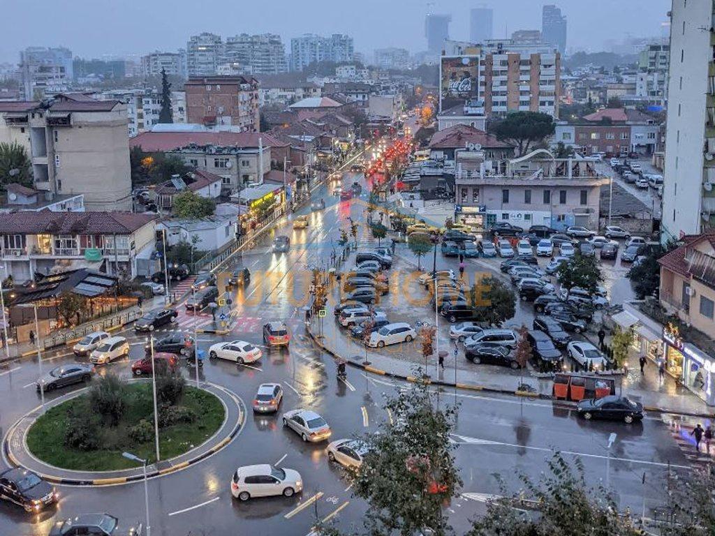 0692268458 Shitet, Apartament 1+1 , Komuna e Parisit. – Tiranë