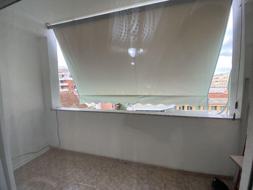 JEPET ME QIRA APARTAMENT 1+1 PERBALLE SHKOLLES PETRO NINI ! – Tiranë - 1