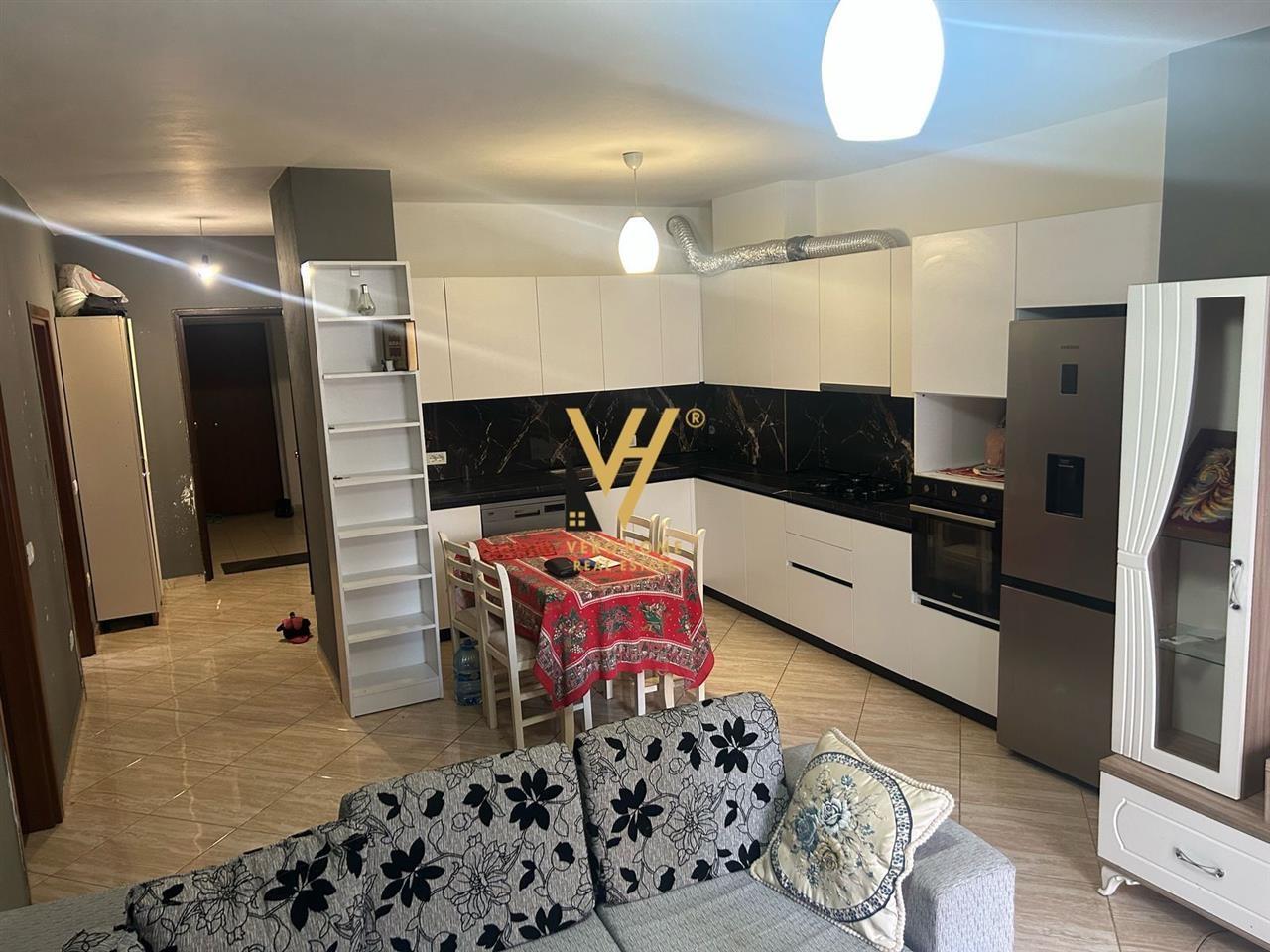 JEPET APARTAMENT 2+1+2+BLK ME QERA TE UNAZA E RE 450 EURO – Tiranë