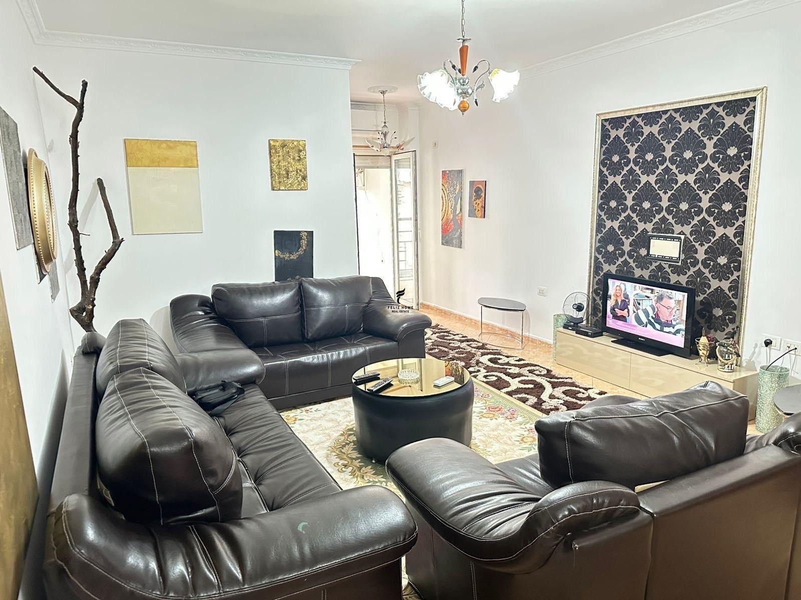 APARTAMENT ME QERA 2+1+2 ZOGU I ZI 75.000 LEKE FH-88944 – Tiranë