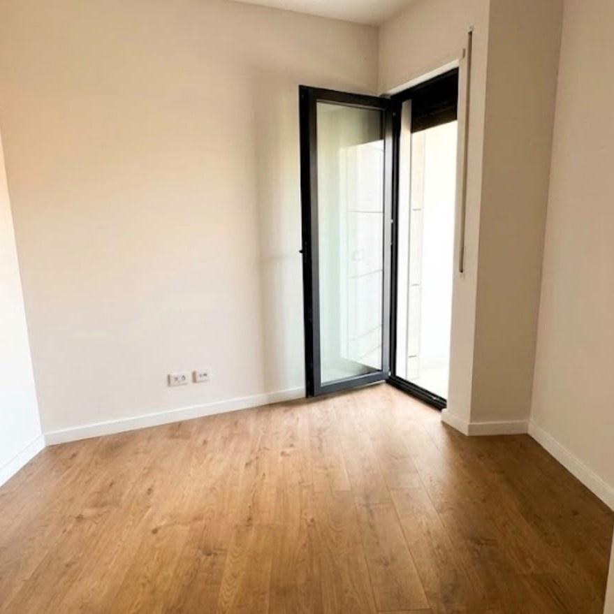 🏢✨ JEPET ME QIRA ZYRË NË QENDËR – TIRANË ✨ 📍 Pranë shkoll – Tiranë
