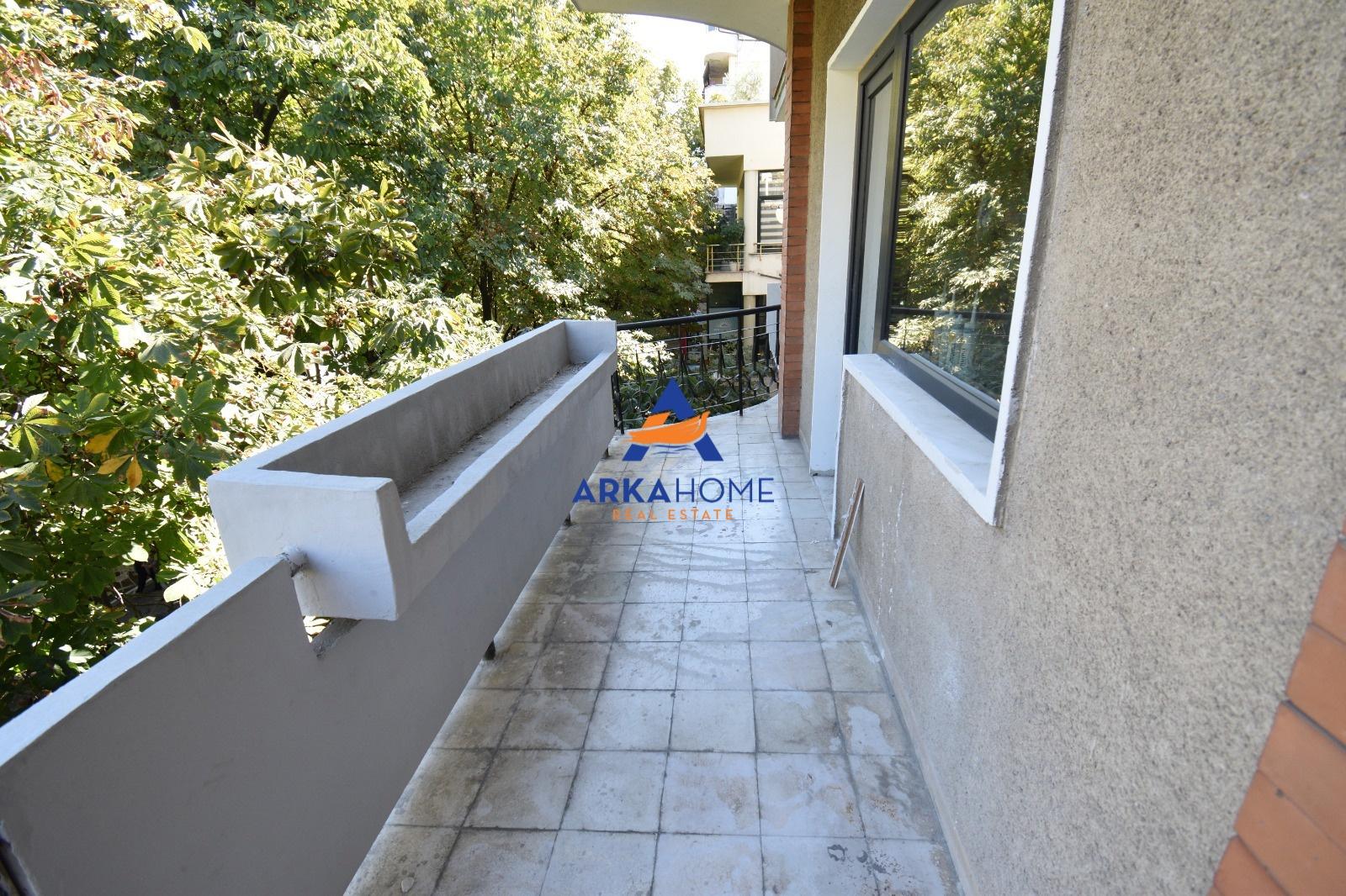 JEPET ME QIRA AMBIENT PËR ZYRA / BIZNES 80M2 "BLLOK" 90.000 – Tiranë