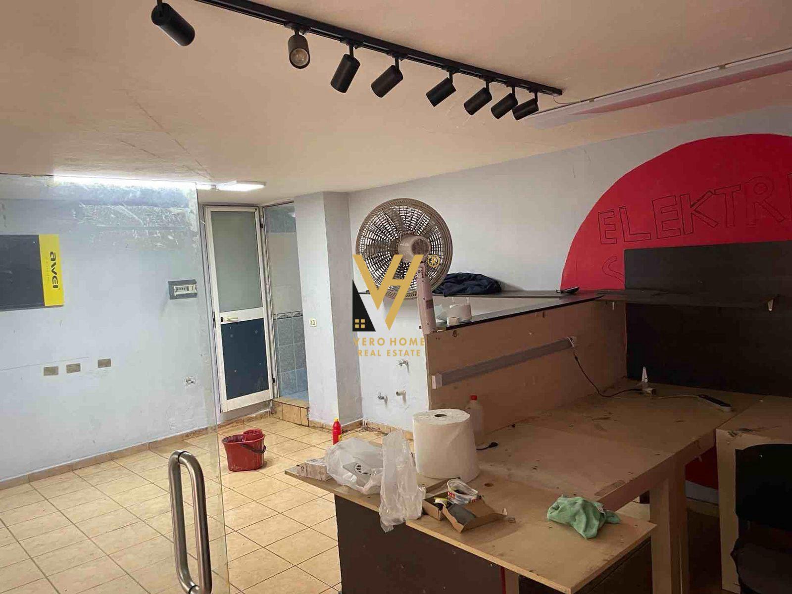 JEPET ZYRE 45 M2 ME QERA TE RRUGA E DIBRES 30.000 LEKE – Tiranë