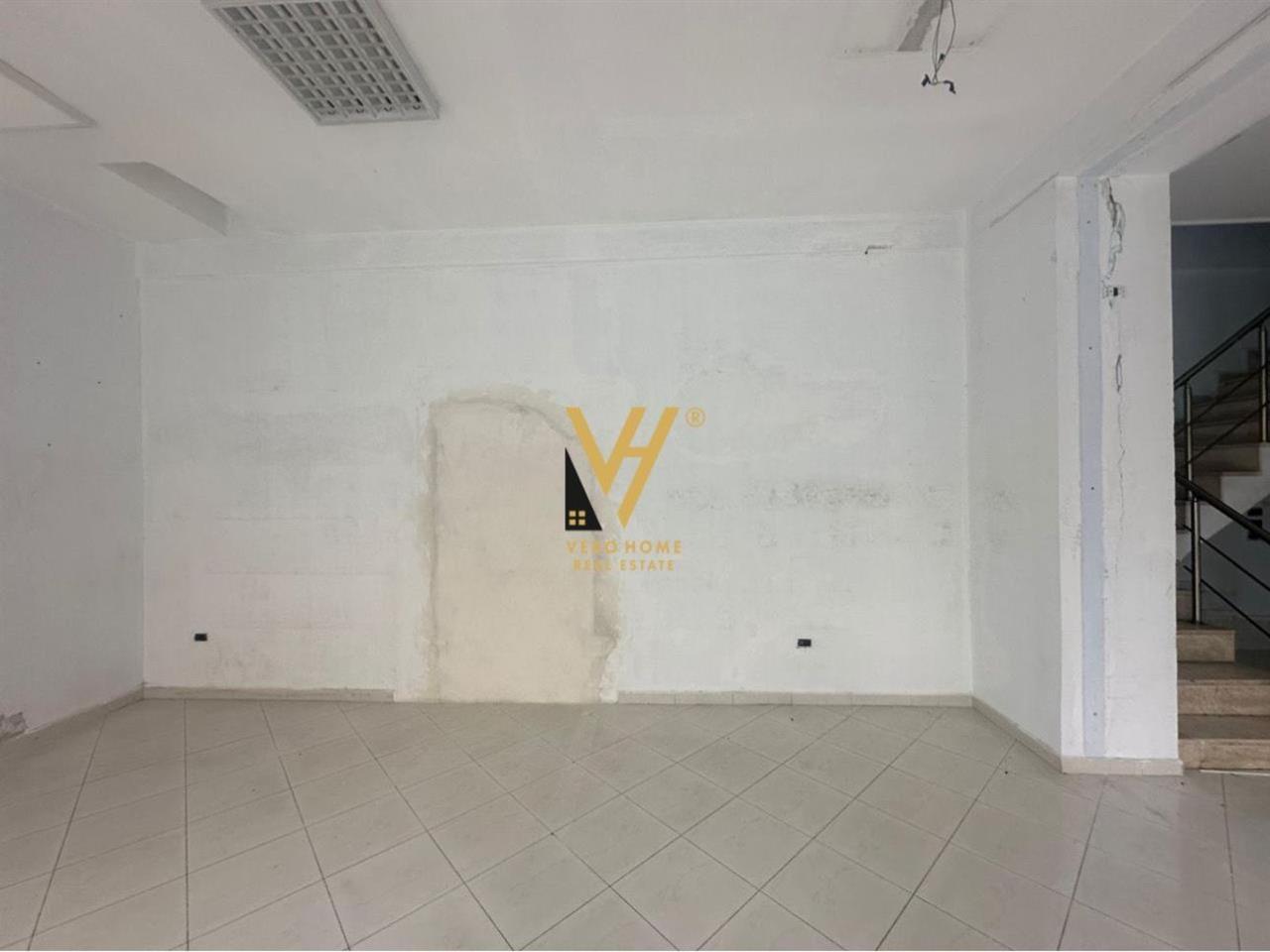 JEPET AMBIENT 225M2 ME QERA TE RRUGA DRITAN HOXHA 2.300EURO – Tiranë