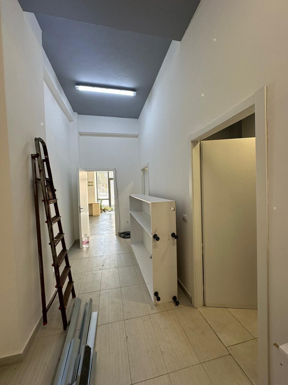 17515936 AMBIENT BIZNESI SHKOLLA KUQE TIRAN – Tiranë - 1