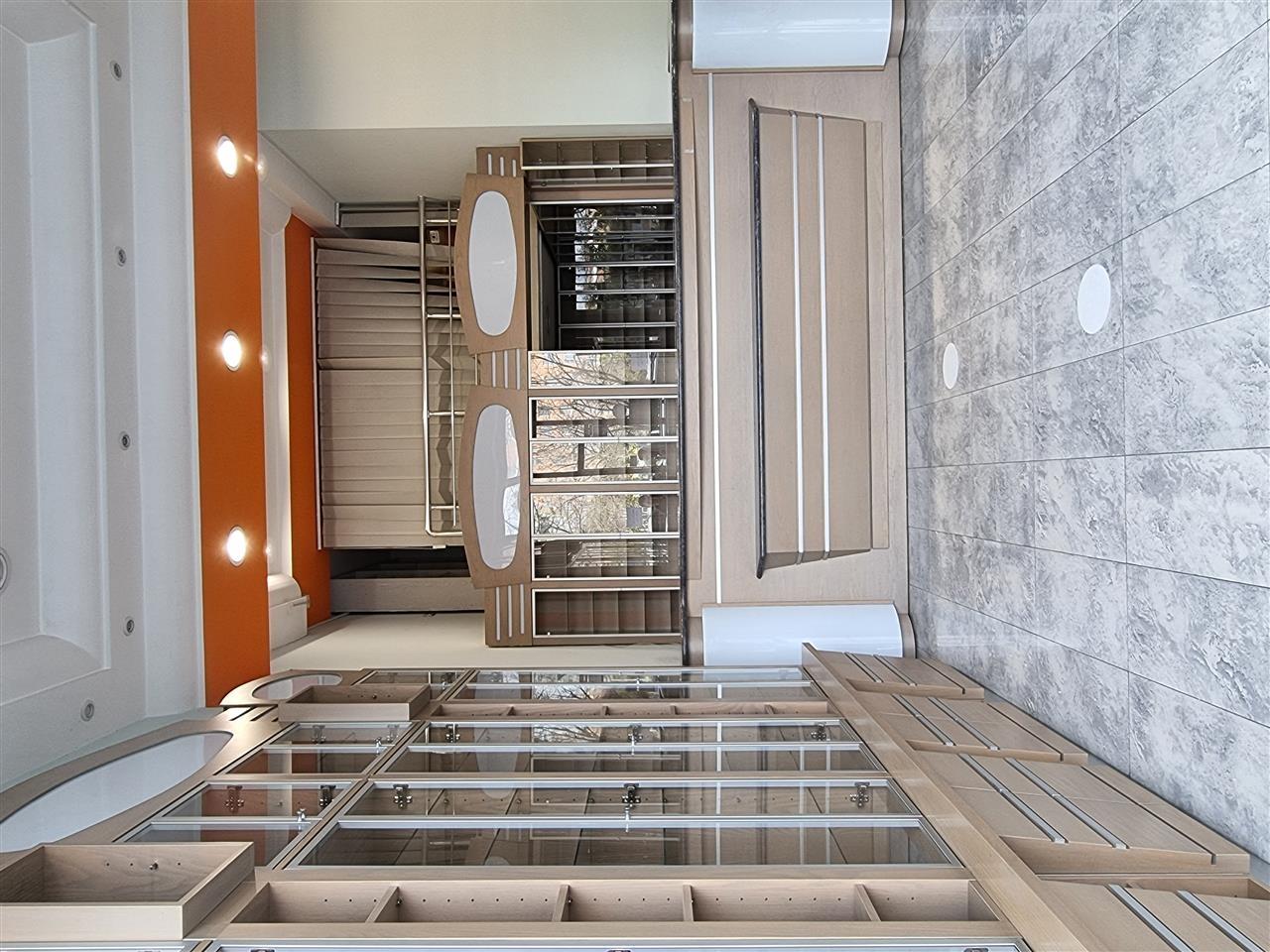 DYQAN ME QERA KOMUNA PARISIT – Tiranë - 1