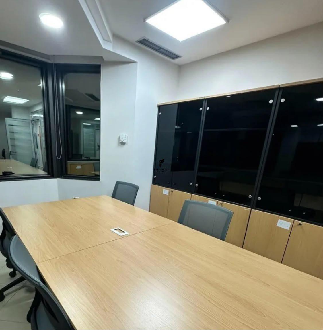 ZYRE ME QERA 450 M2 BULEVARDI DESHMORET E KOMBIT 1.600.000 L – Tiranë