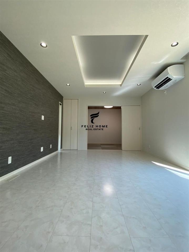 DYQAN ME QERA 80 M2 21 DHJETORI 2.600 EURO – Tiranë
