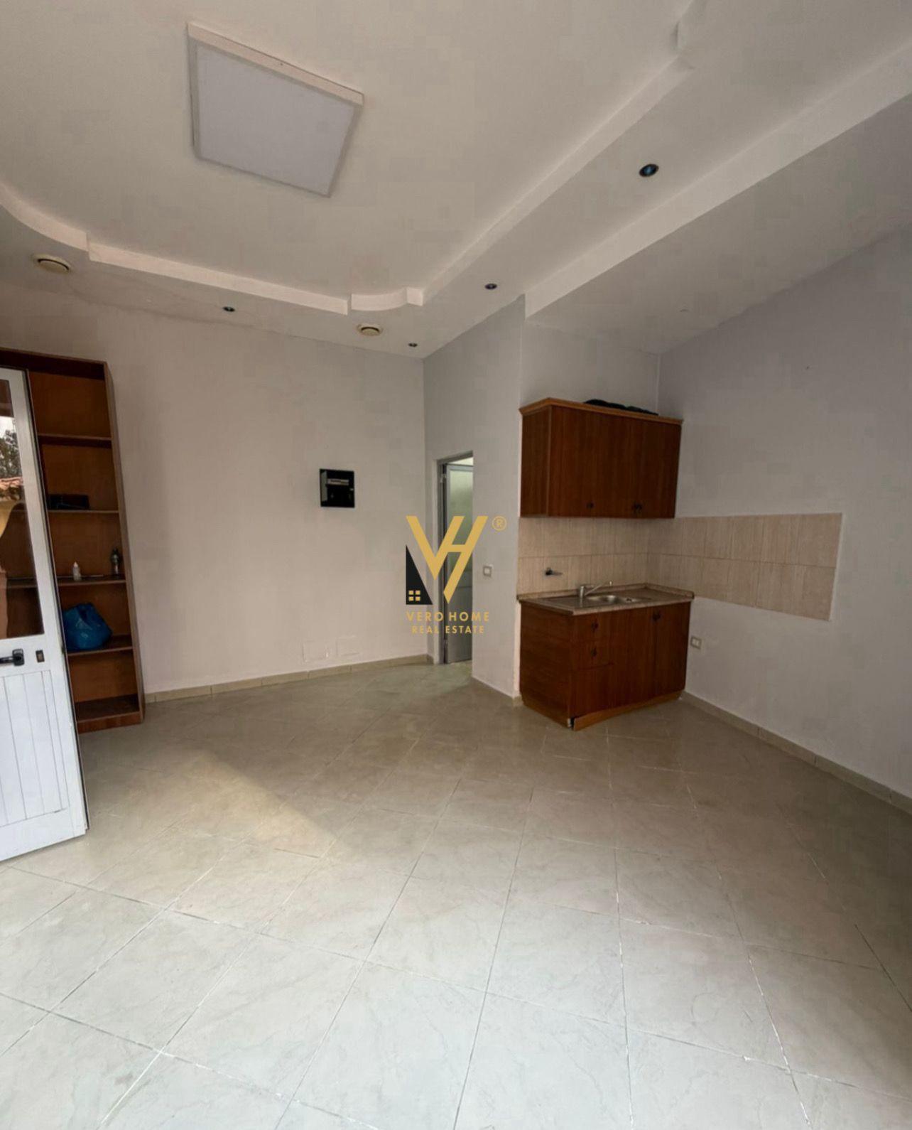 JEPET AMBIENT BIZNESI 40 M2 ME QIRA TE PROKURORIA 39.000 LEK – Tiranë
