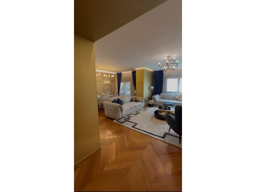 0692268458 Shitet, Apartament Luxury 2+1+2, Komuna e Parisit – Tiranë