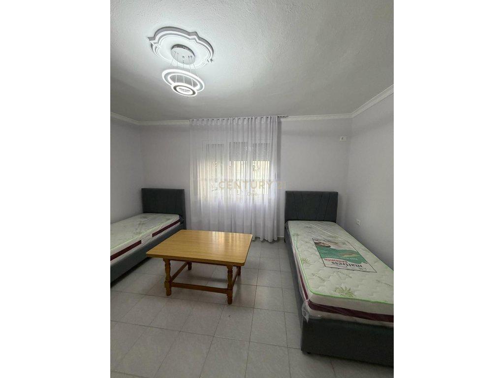 JEPET ME QIRA APARTAMENT 3+1 – PRANË BULEVARDIT ZOGU I – Tiranë - 1