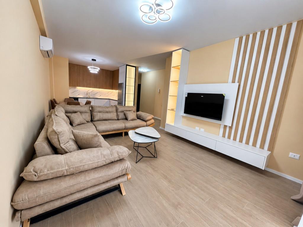 🔥 JEPET ME QIRA | 2+1 + 2 TUALETE & VERANDË* – Tiranë