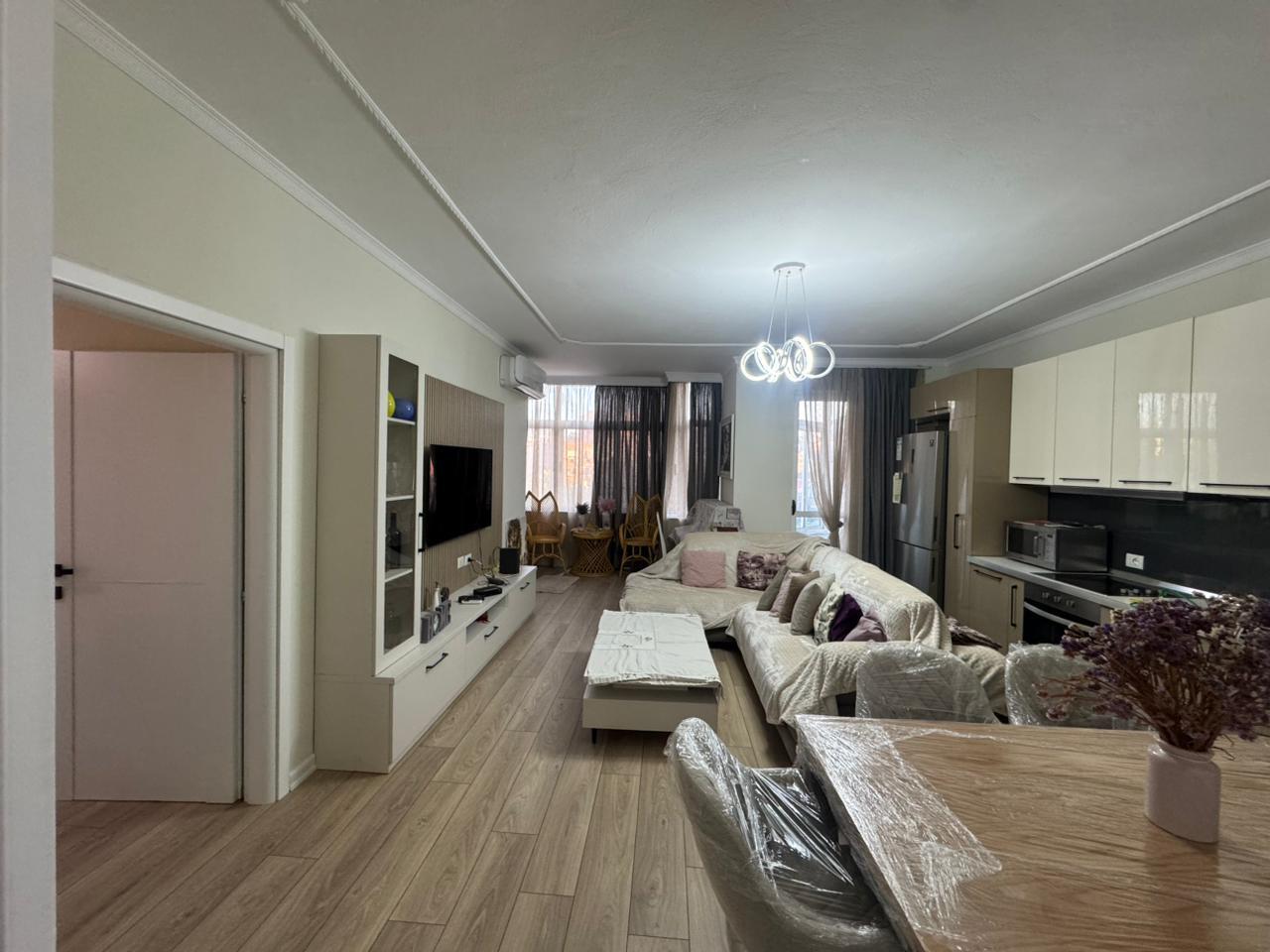 APARTAMENT ME QERA 3+1+2 BLV.BAJRAM CURRI 1.000 EURO – Tiranë