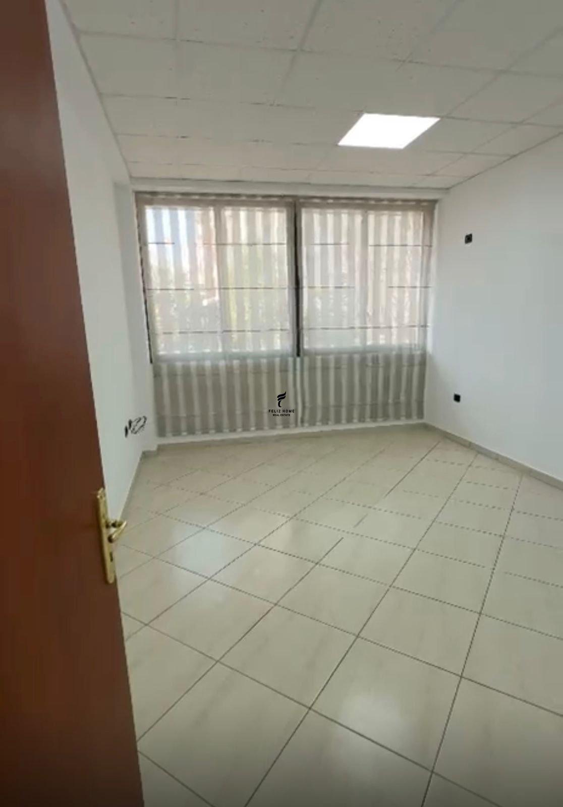 ZYRE ME QERA 132 M2 LAPRAKE 150.000 LEKE FH-71492 – Tiranë