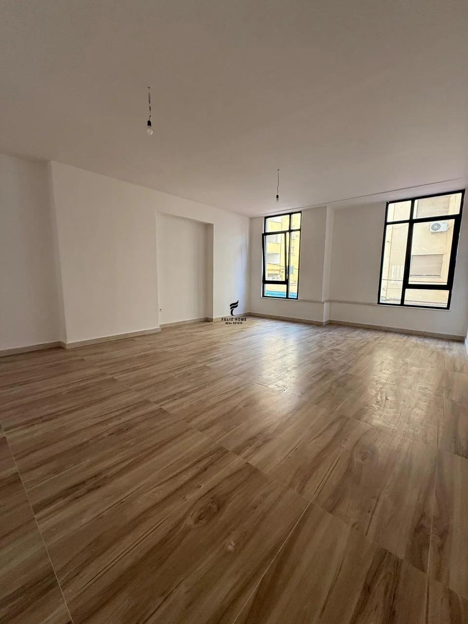 ZYRE ME QERA 85 M2 RRUGA E DURRESIT 850 EURO FH-94085 – Tiranë - 1