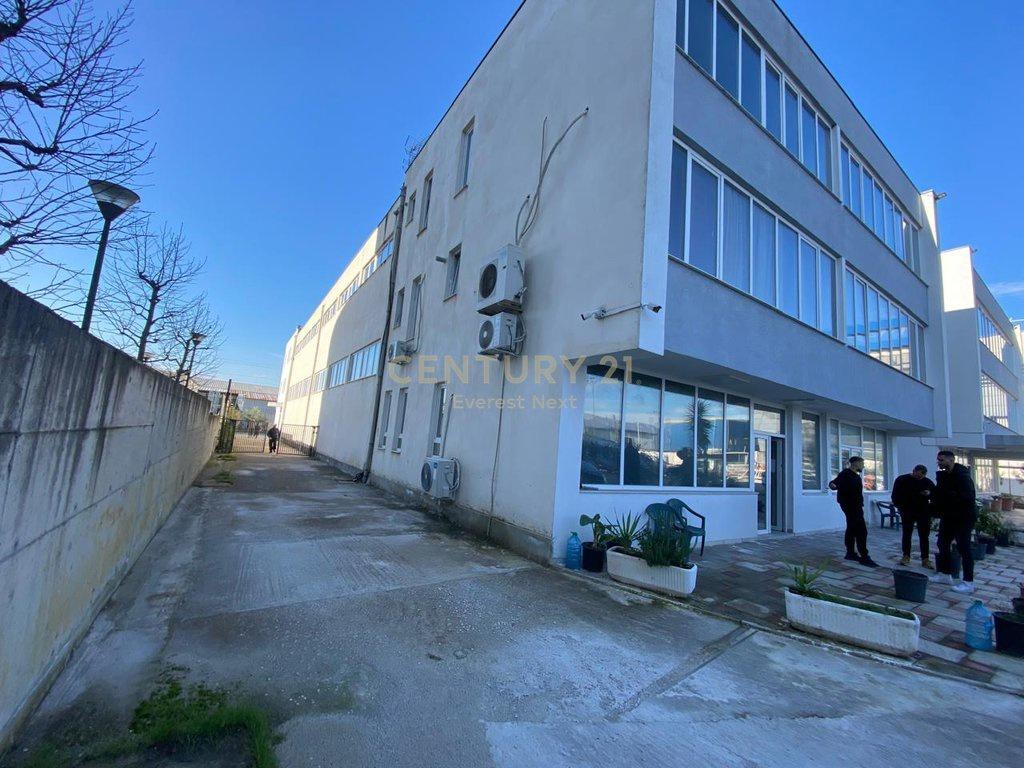 SHITET MAGAZINË INDUSTRIALE DHE OBJEKT OPERACIONAL NË AUTOST – Tiranë