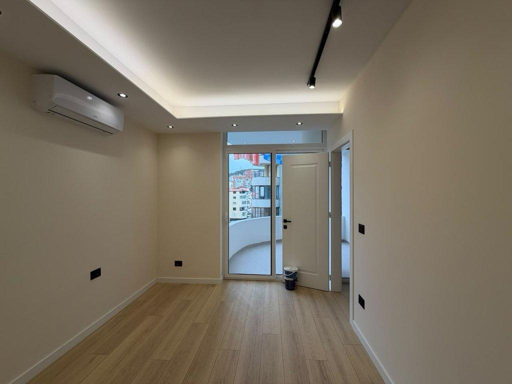 0694792477,Shitet ,Apartament 1+1, Komuna e Parisit – Tiranë