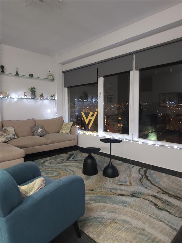 JEPET PENTHOUSE ME QERA TEK PAZARI I RI 900 EURO – Tiranë