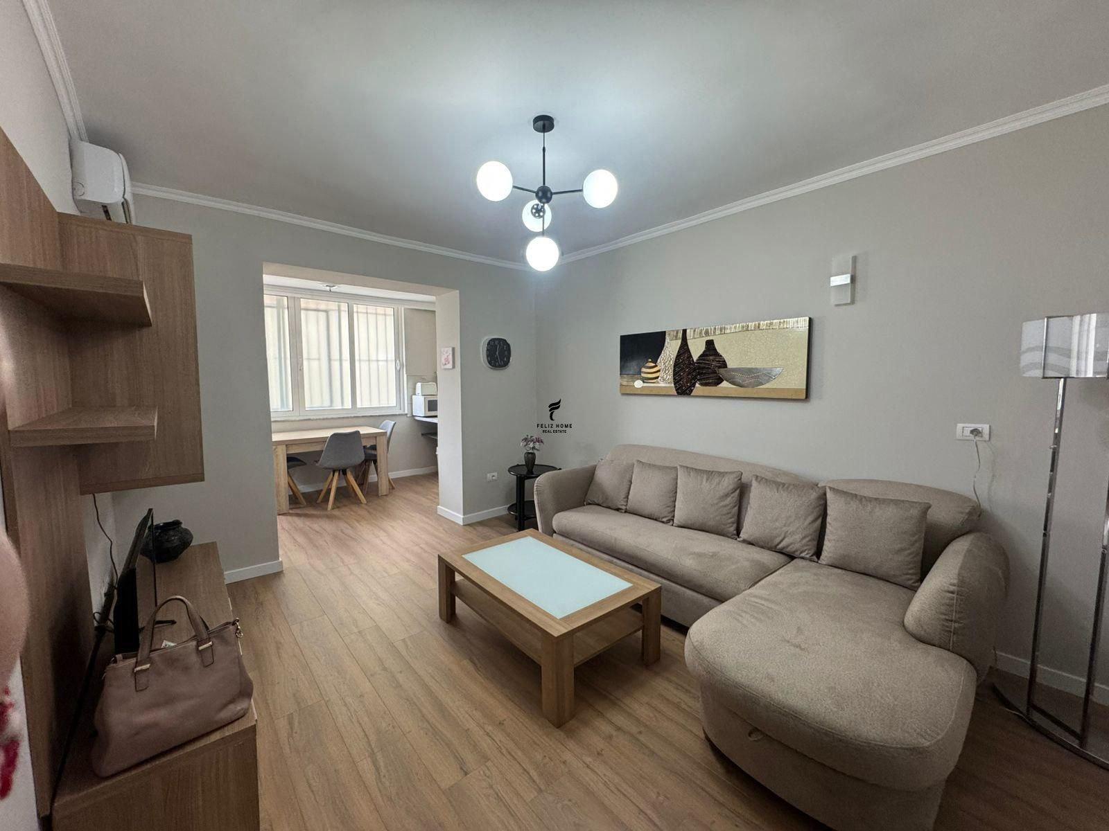 APARTAMENT ME QERA 2+1 BLLOK 80.000 LEKE FH-80161 – Tiranë