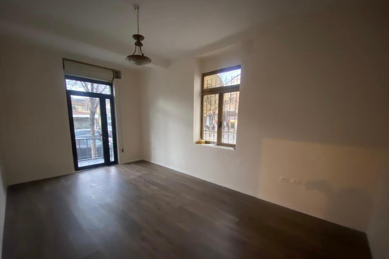 ZYRE ME QERA 73 M2 RRUGA E DIBRES 1.200 EURO – Tiranë