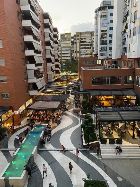 ZYRE ME QERA 250 M2 KOMPLEKSI DELIJORGJI 2.500 EURO – Tiranë - 1