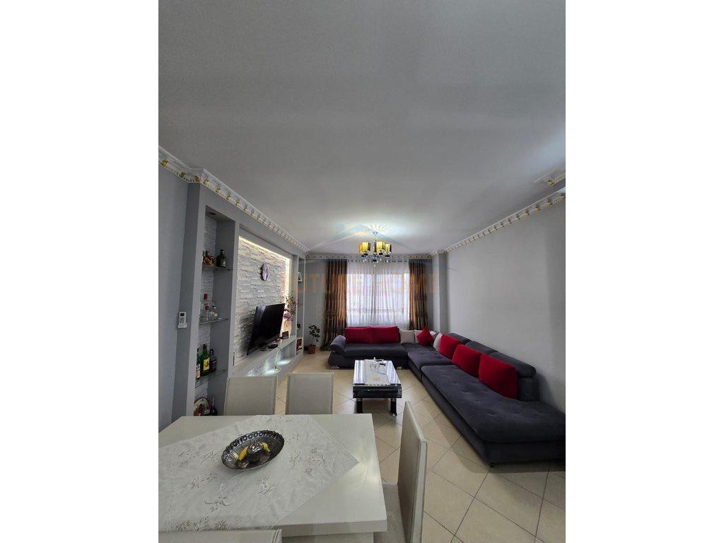 0692268458 Shitet, Apartament 2+1+2, Unaza e Re. – Tiranë