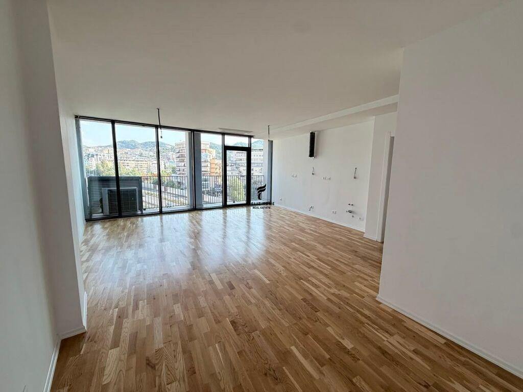 ZYRE ME QERA 125 M2 LAKE VIEW 165.000 LEKE FH-96864 – Tiranë