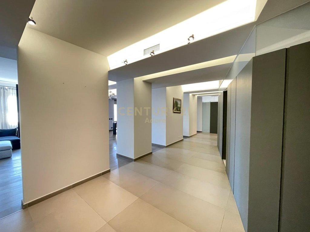 JEPET ME QIRA APARTAMENT PËR ZYRË TEK TORRE DRINI, NË QENDËR – Tiranë - 1