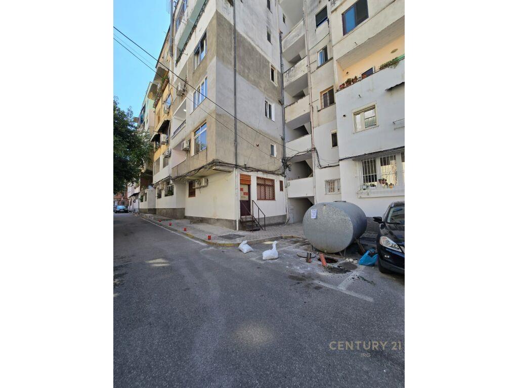 APARTAMENT 2+1 MIDIS AMBASADES AMERIKANE DHE DREJTORISE SE H – Tiranë - 1