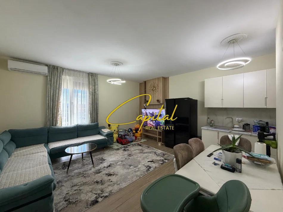 APARTAMENT ME QIRA 2+1 RRUGA E DIBRES 1000 EURO – Tiranë