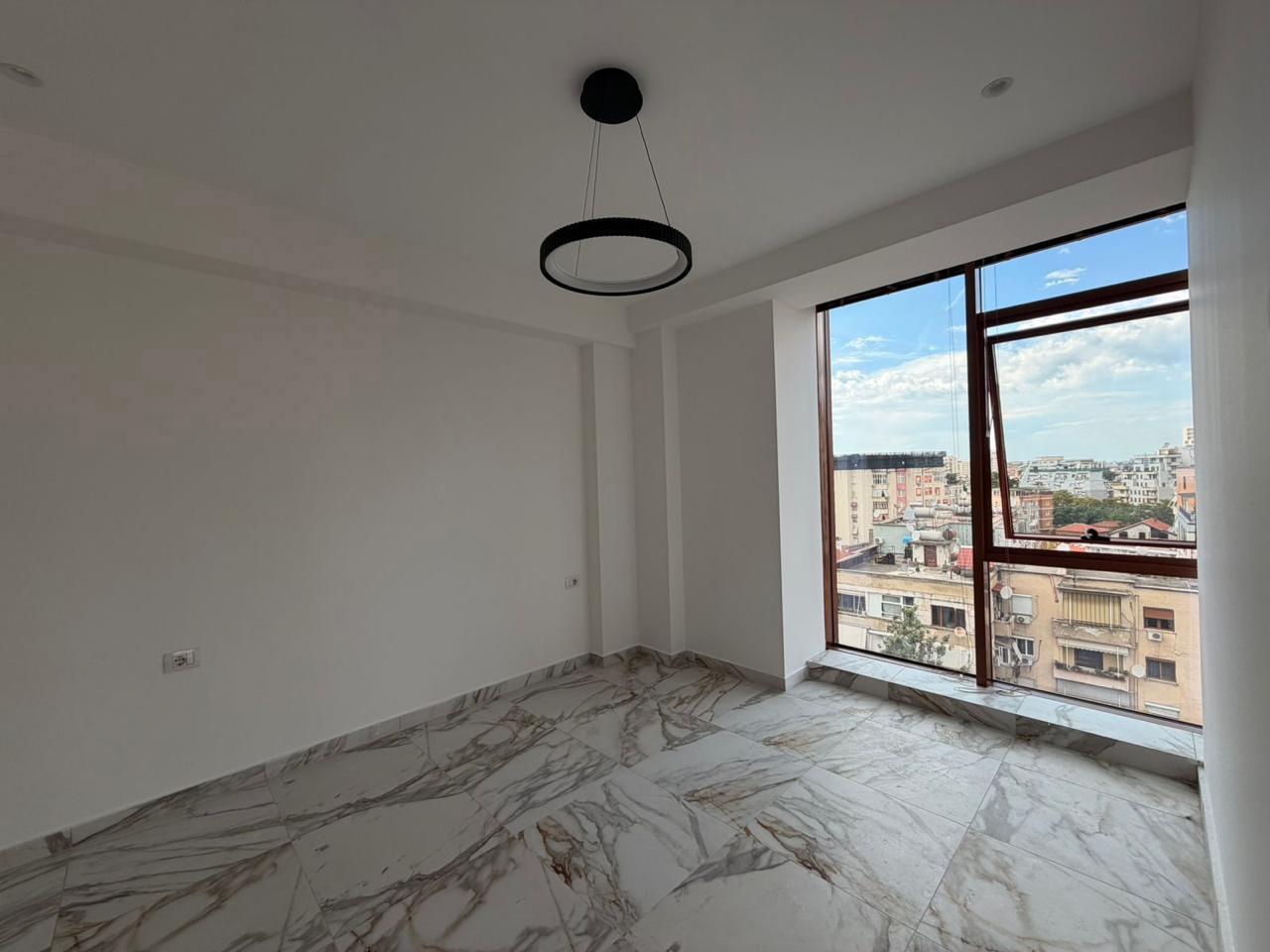 ZYRE ME QERA 70 M2 RRUGA E KAVAJES 75.000 LEKE – Tiranë