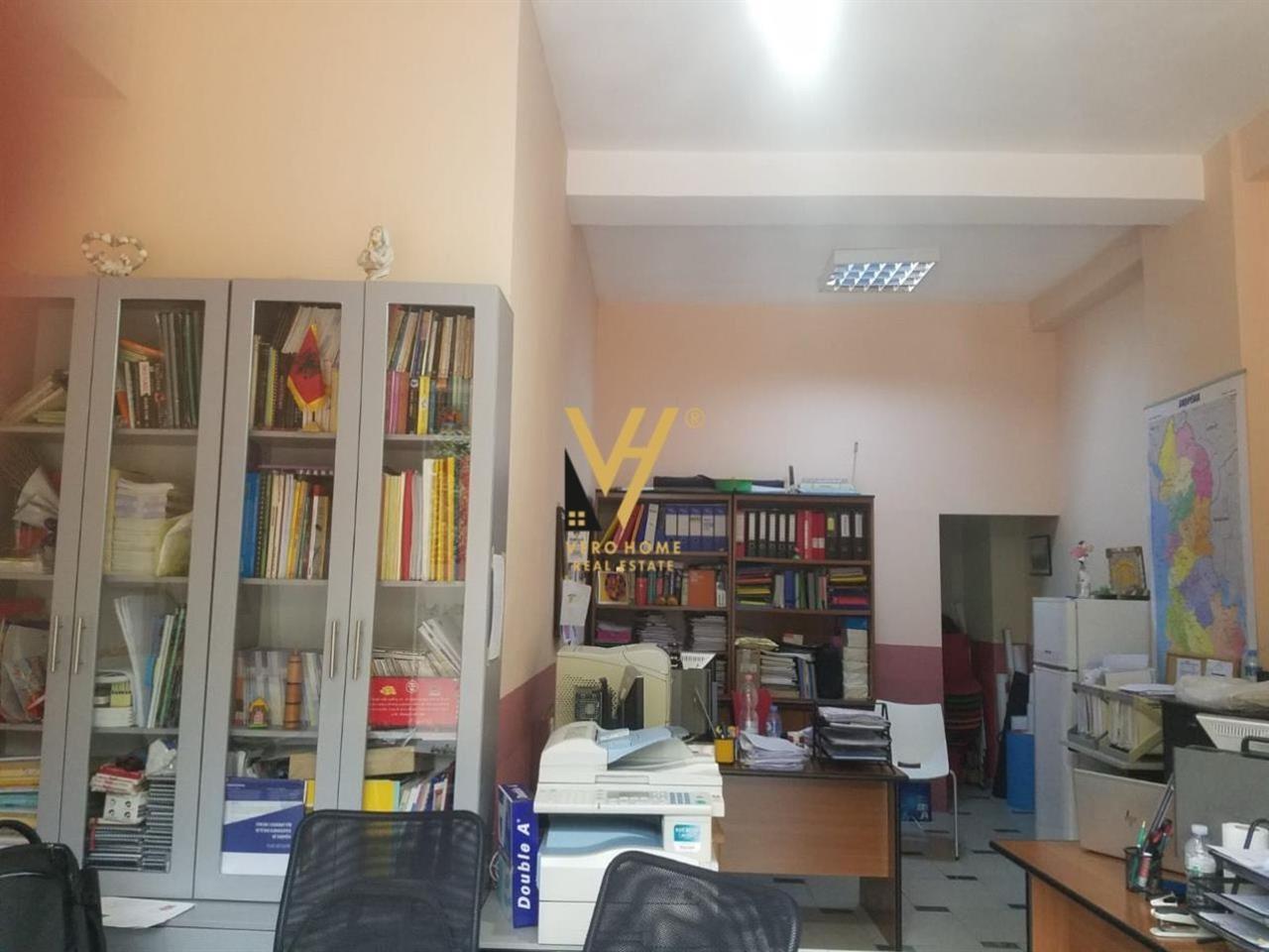 JEPET DYQAN 32 M2 ME QERA TE KOMUNA E PARISIT 40.000 LEKE – Tiranë - 1