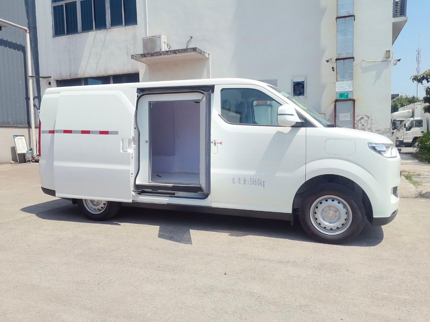 Ruichi EC75 2026 Cargo Smart – Tiranë