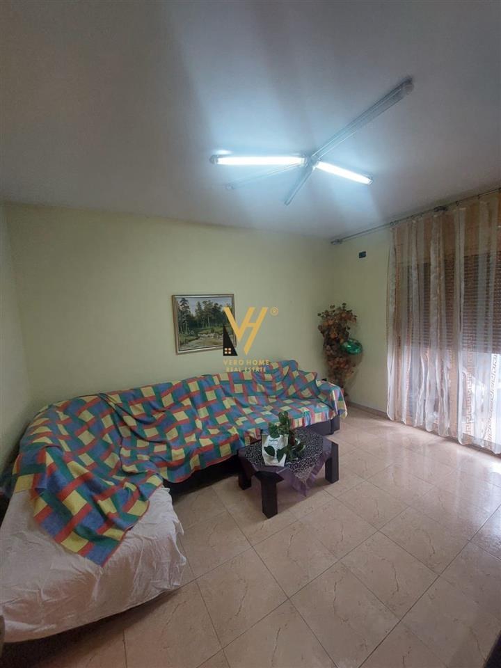 JEPET APARTAMENT 3+1+2BLK ME QERA TE MYSLYM SHYRI 1.000 EURO – Tiranë