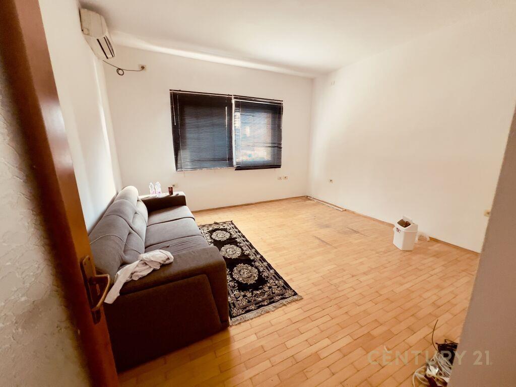 APARTAMENT 2+1 TEK PALLATI ISMAIL KADARES,'' SHESHI SKENDERB – Tiranë - 1