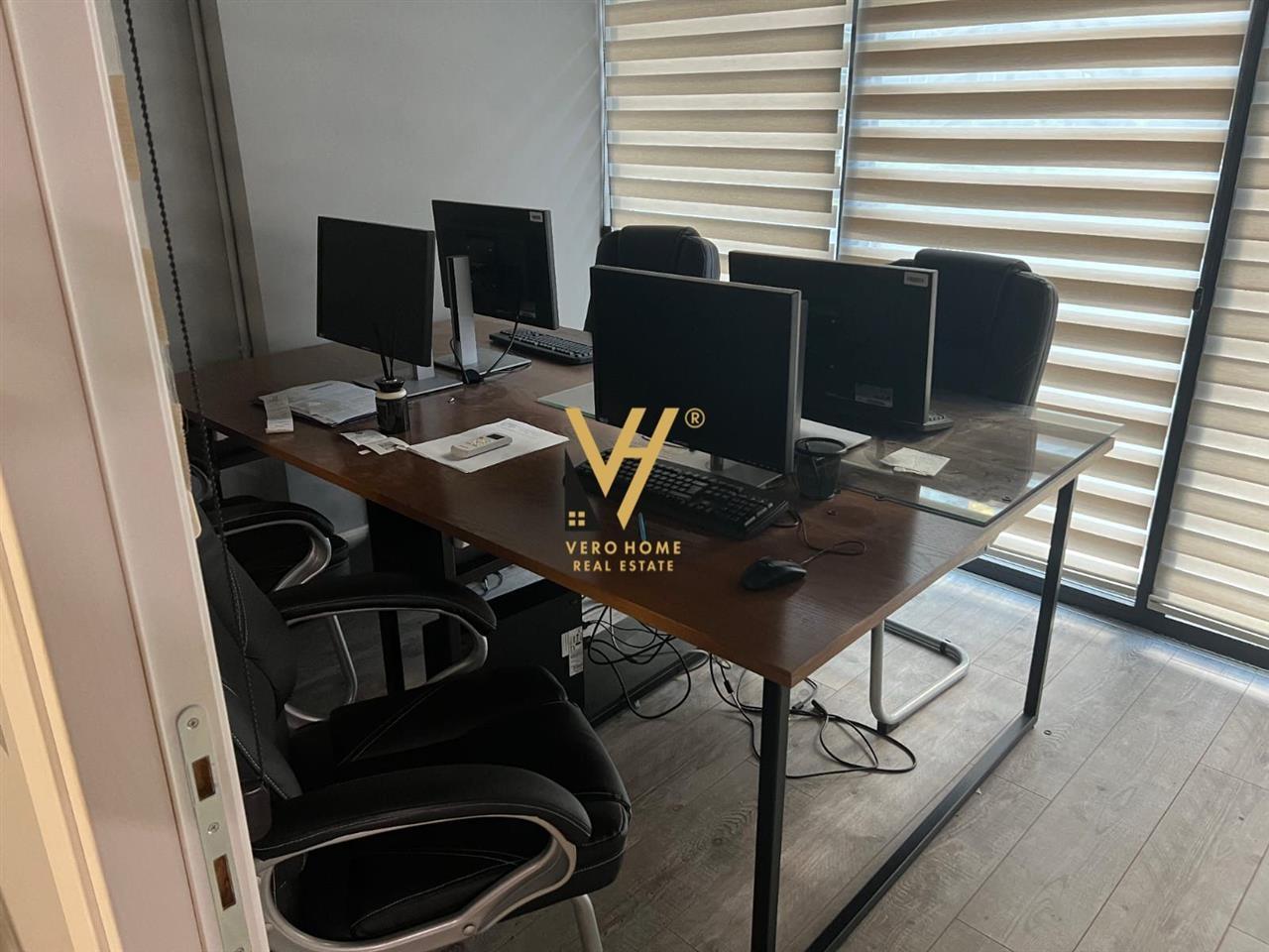 JEPET AMBIENT 108 M2 ME QERA TE SQUARE 21 1.700 EURO – Tiranë - 1