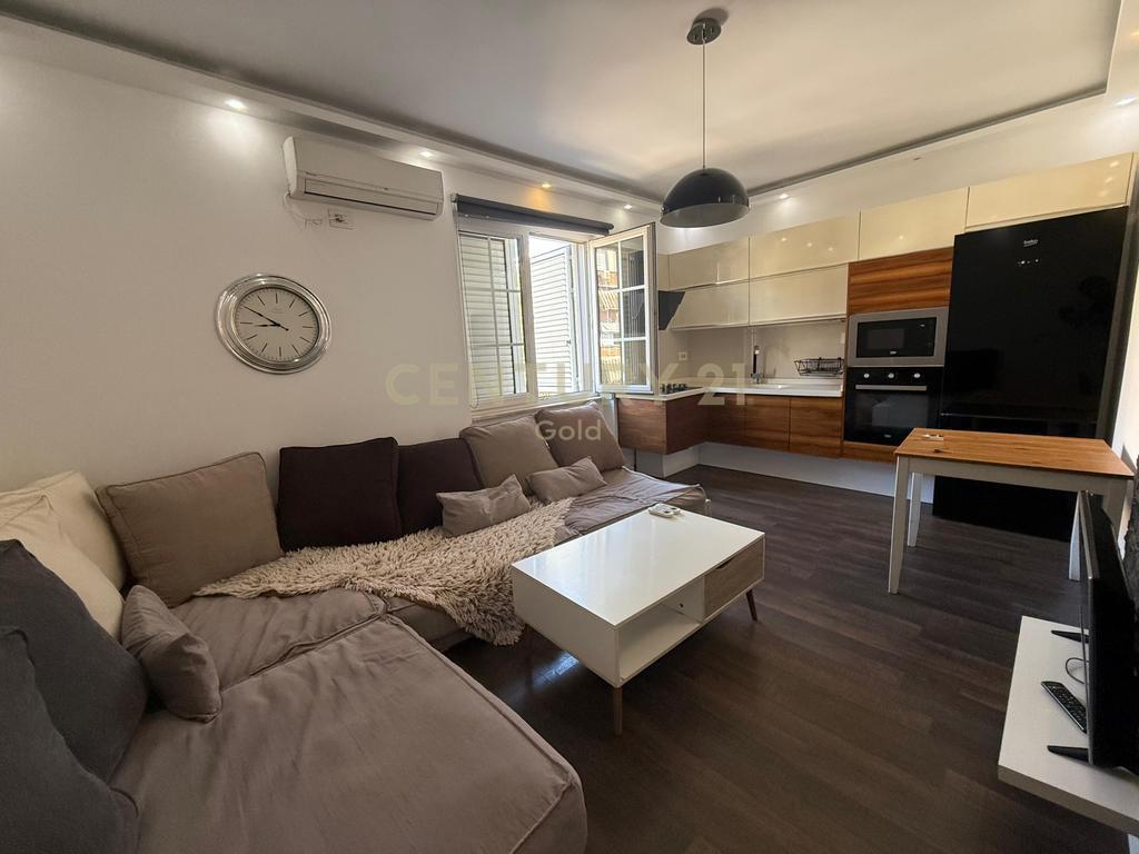 JEPET ME QERA APARTAMENT 2+1 PRANE BULEVARDIT ZOGU I PARE! – Tiranë