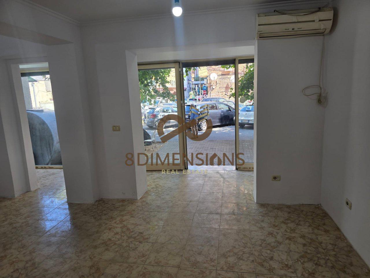 Shiten 2 ambiente te ndara te rruga e Kavajes (D815A-38) – Tiranë