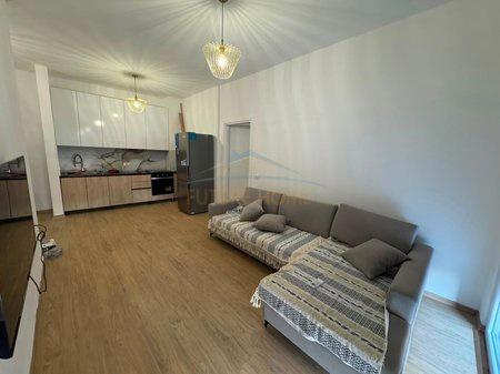 0693769552,Qira, Apartament 2+1, Rruga 5 Maj. – Tiranë
