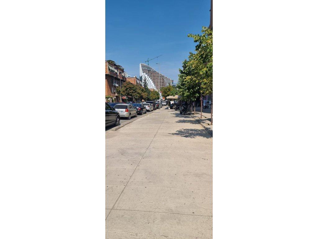 AMBIENT KOMERCIAL 186 m² PËR SHITJE – KOMUNA E PARISIT – Tiranë