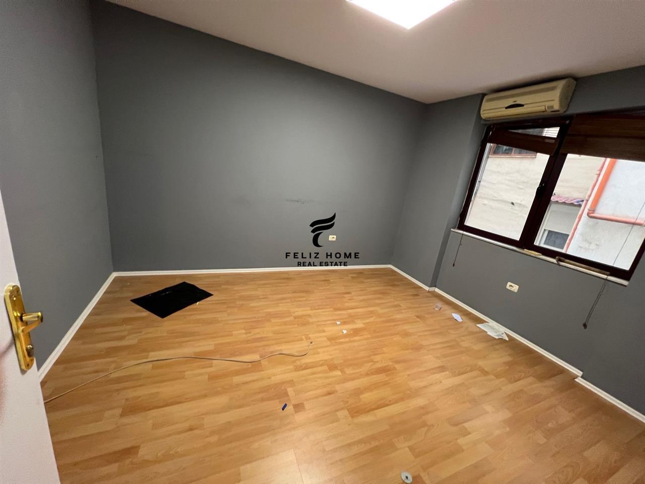 ZYRE ME QERA 130 M2 BLLOK 1.000 EURO – Tiranë - 1