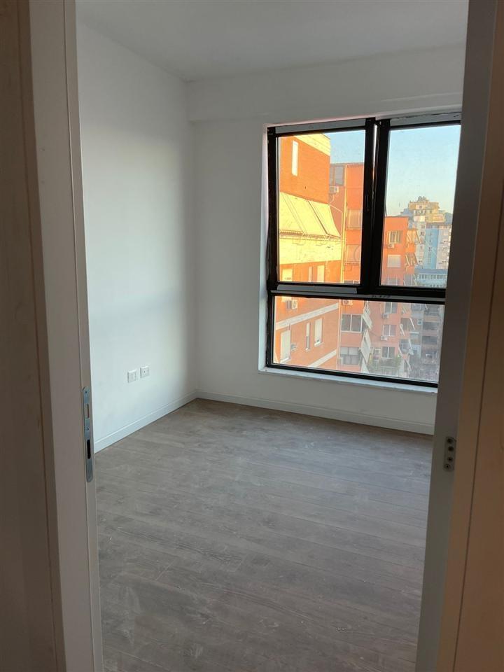 ZYRE ME QERA 90 M2 MYSLYM SHYRI 1.000 EURO – Tiranë - 1