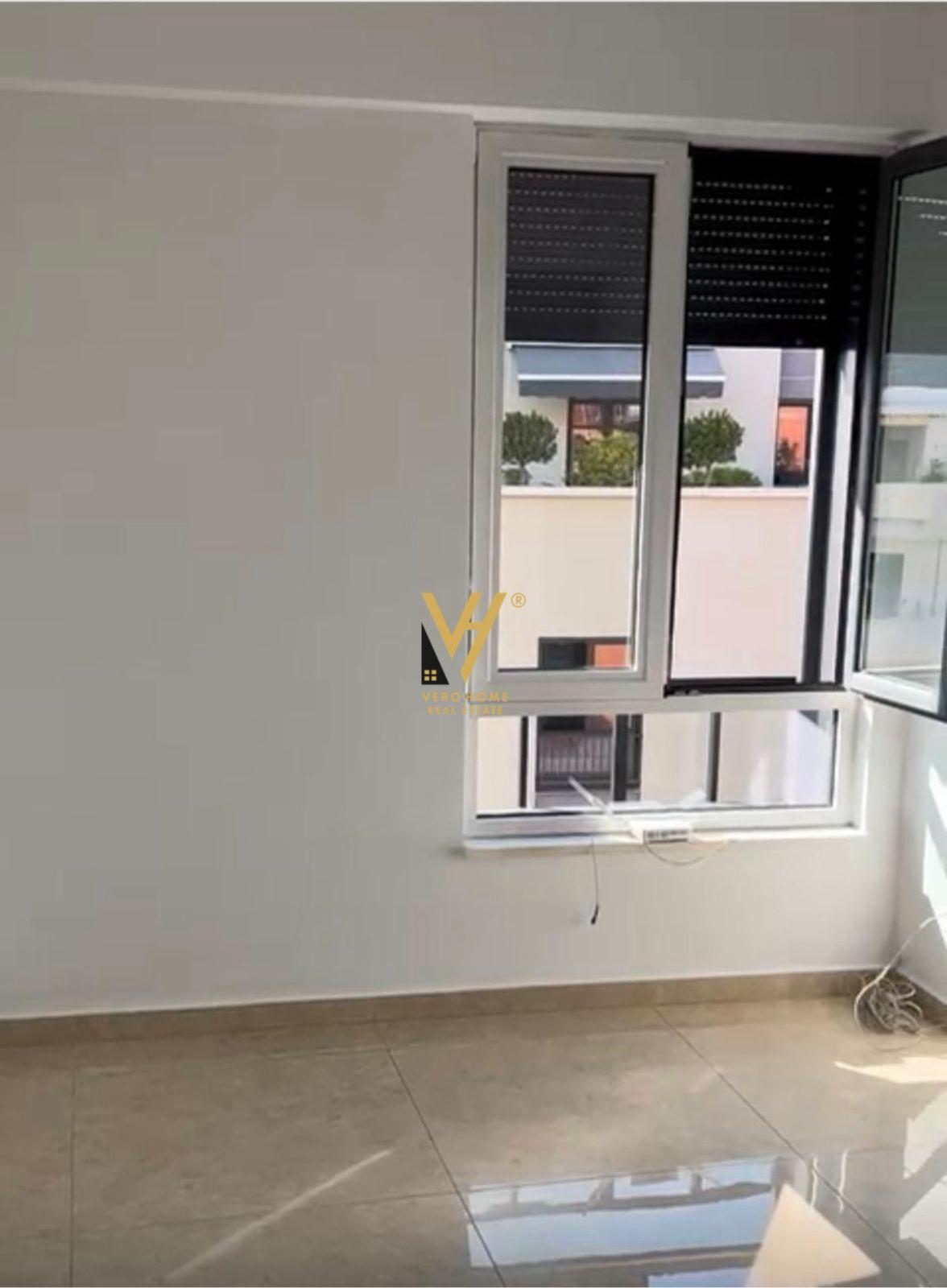 JEPET ZYRE 105 M2 ME QERA TE MYSLYM SHYRI 1.100 EURO – Tiranë