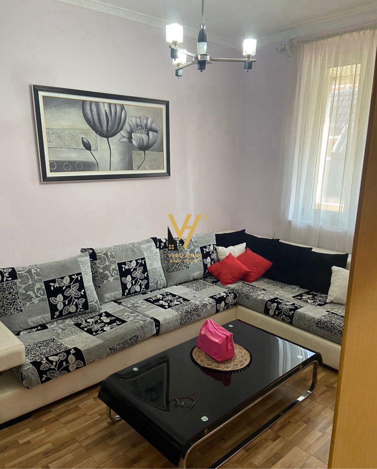 JEPET APARTAMENT 1+1 ME QIRA TE PALLATET AGIMI 60.000 LEKE – Tiranë