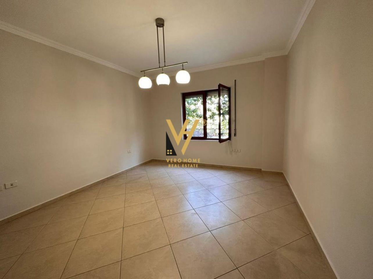 JEPET ZYRE 105 M2 ME QIRA TE RRUGA E KAVAJES 900 EURO – Tiranë - 1