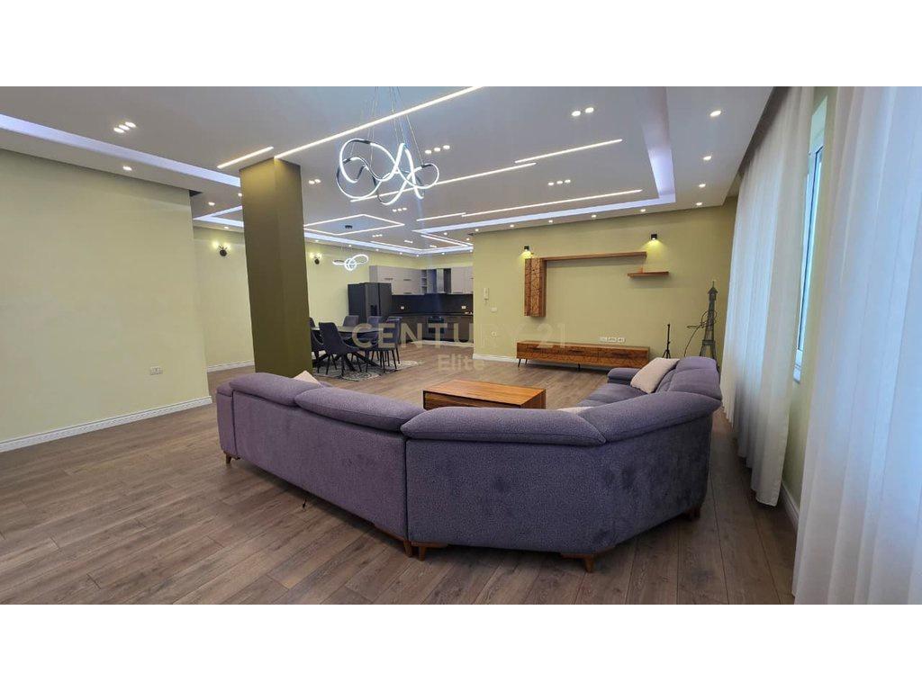 JEPET ME QIRA APARTAMENT 3+1+2 , 200 M PRANË UET-së,TIRANE – Tiranë