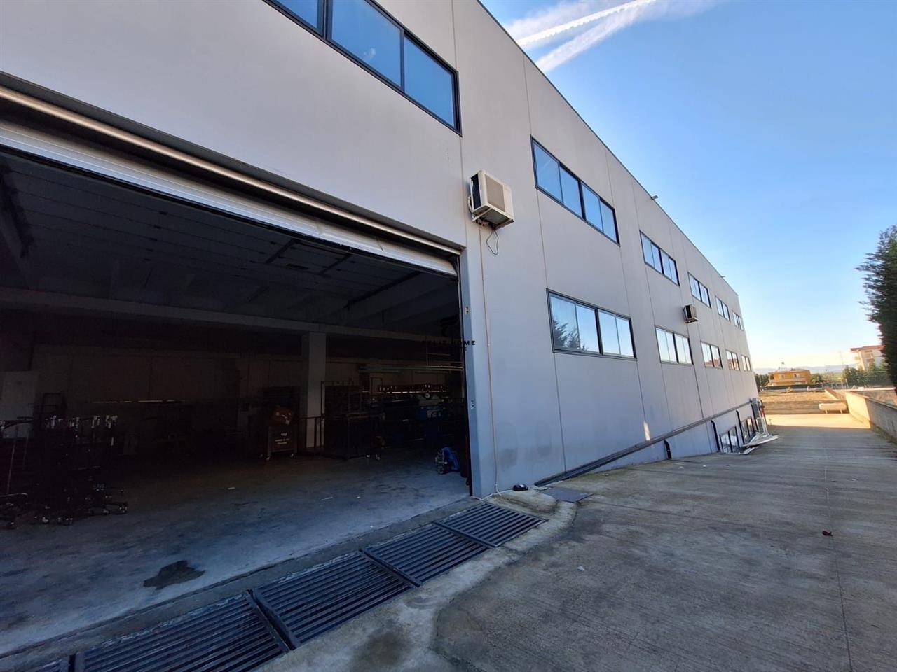 KAPANON ME QERA 2100 M2 KAMEZ 6000 EURO – Tiranë